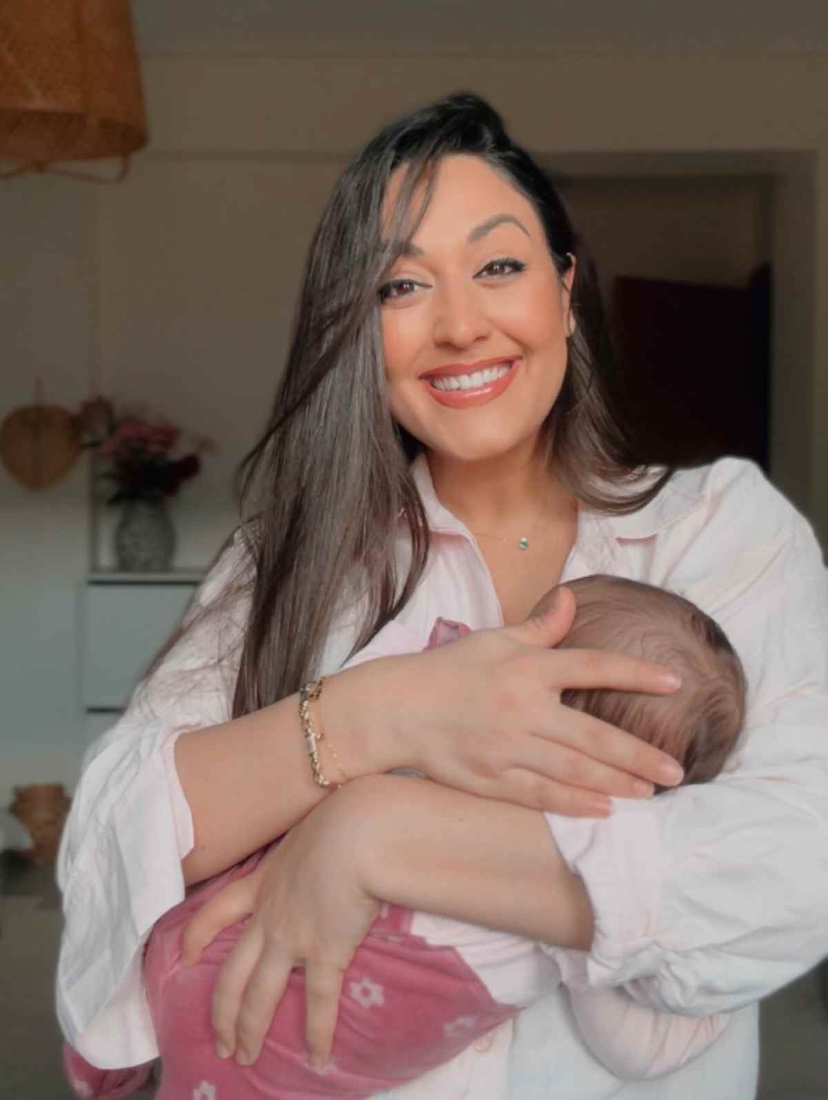 Η Ευάννα Ζουμπούρογλου αγκαλιά με την κόρη της