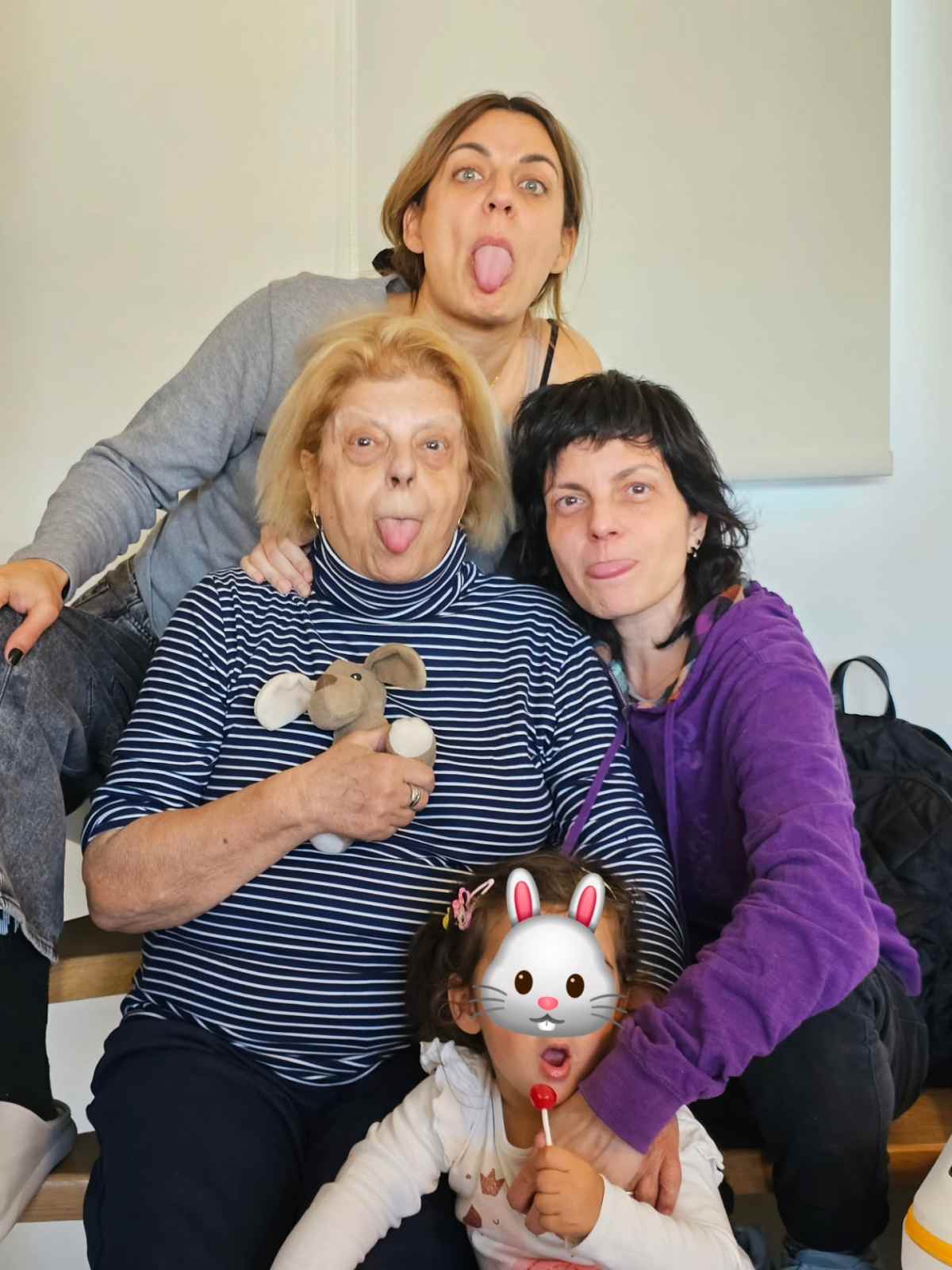 Η Χριστίνα Βραχάλη με την οικογένειά της