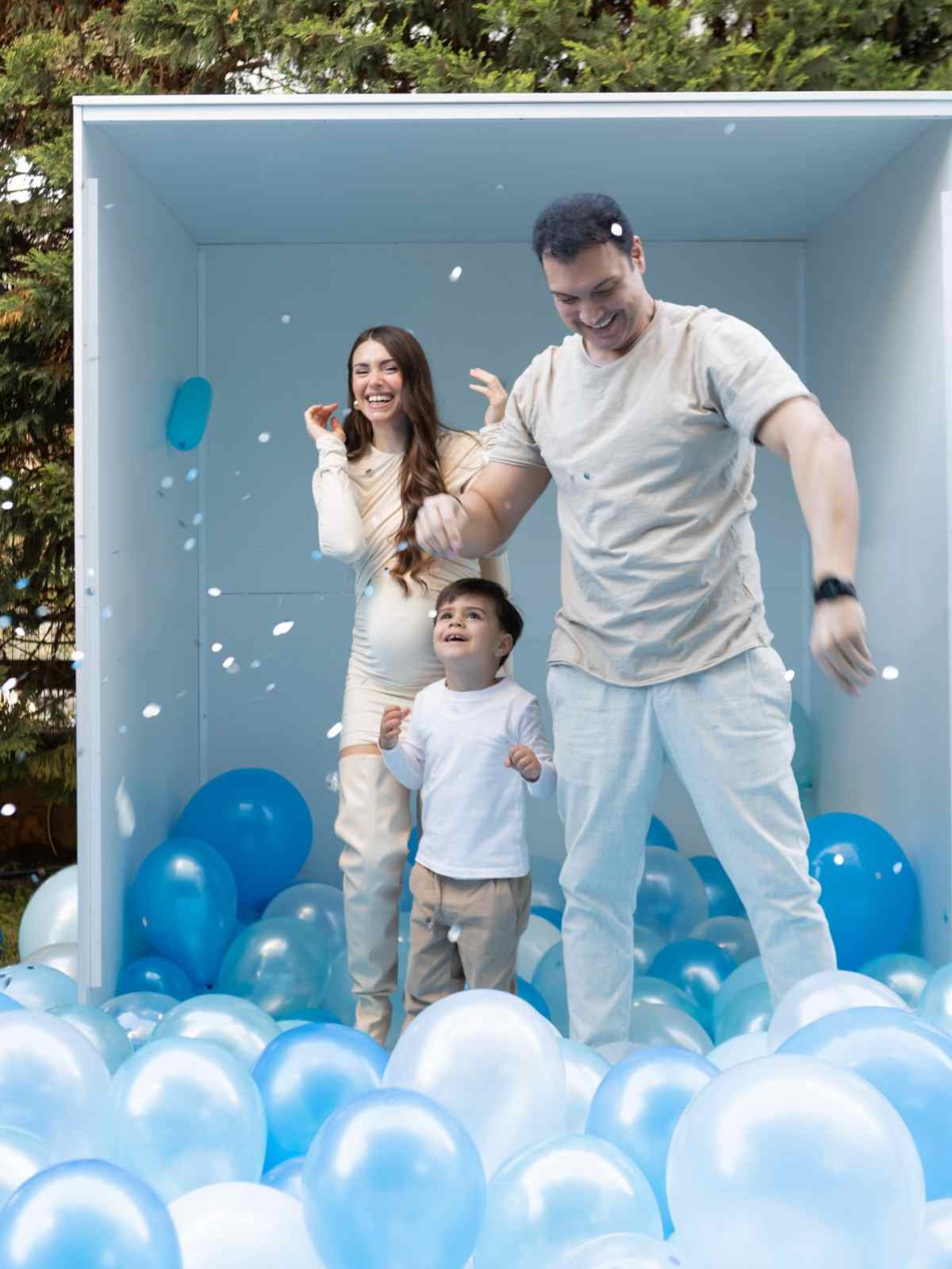 Η Ιωάννα Σιαμπάνη με τον Τζίμη Σταθοκωστόπουλο και τον γιο τους