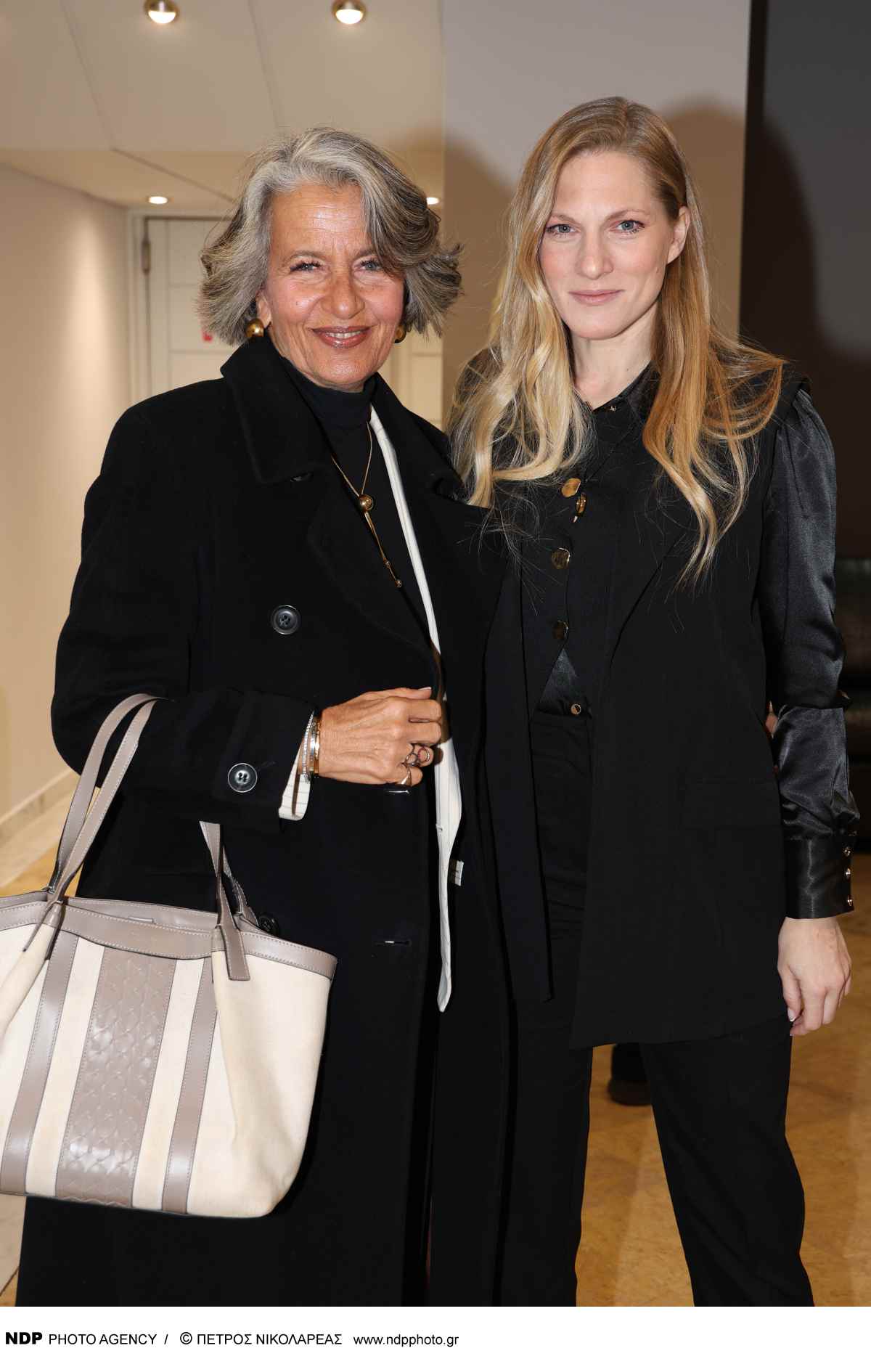 Λουκία Παπαδάκη-Σάρα Εσκενάζη