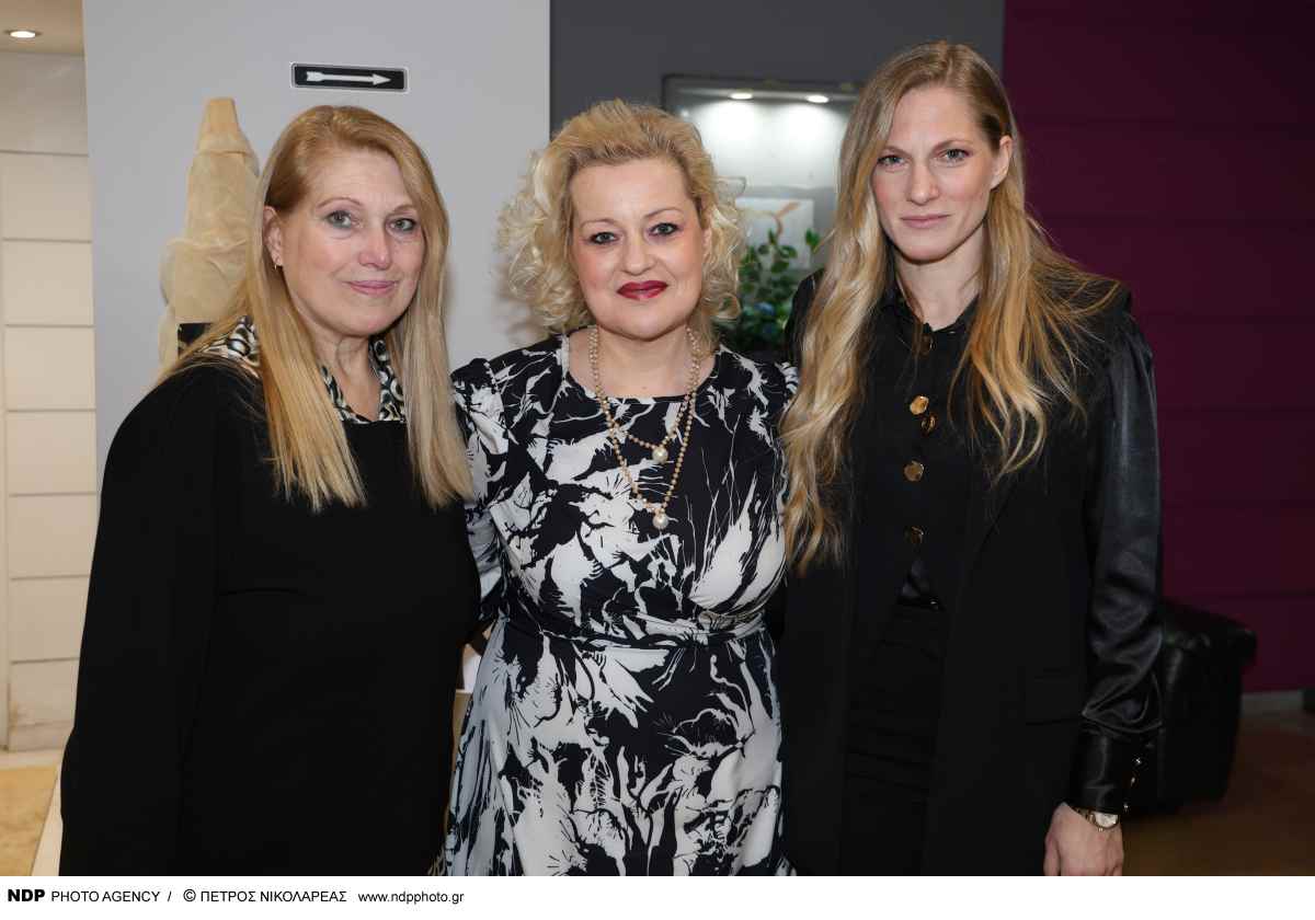  Μαίρη Εσκενάζη-Πόπη Μπολώτη-Σάρα Εσκενάζη