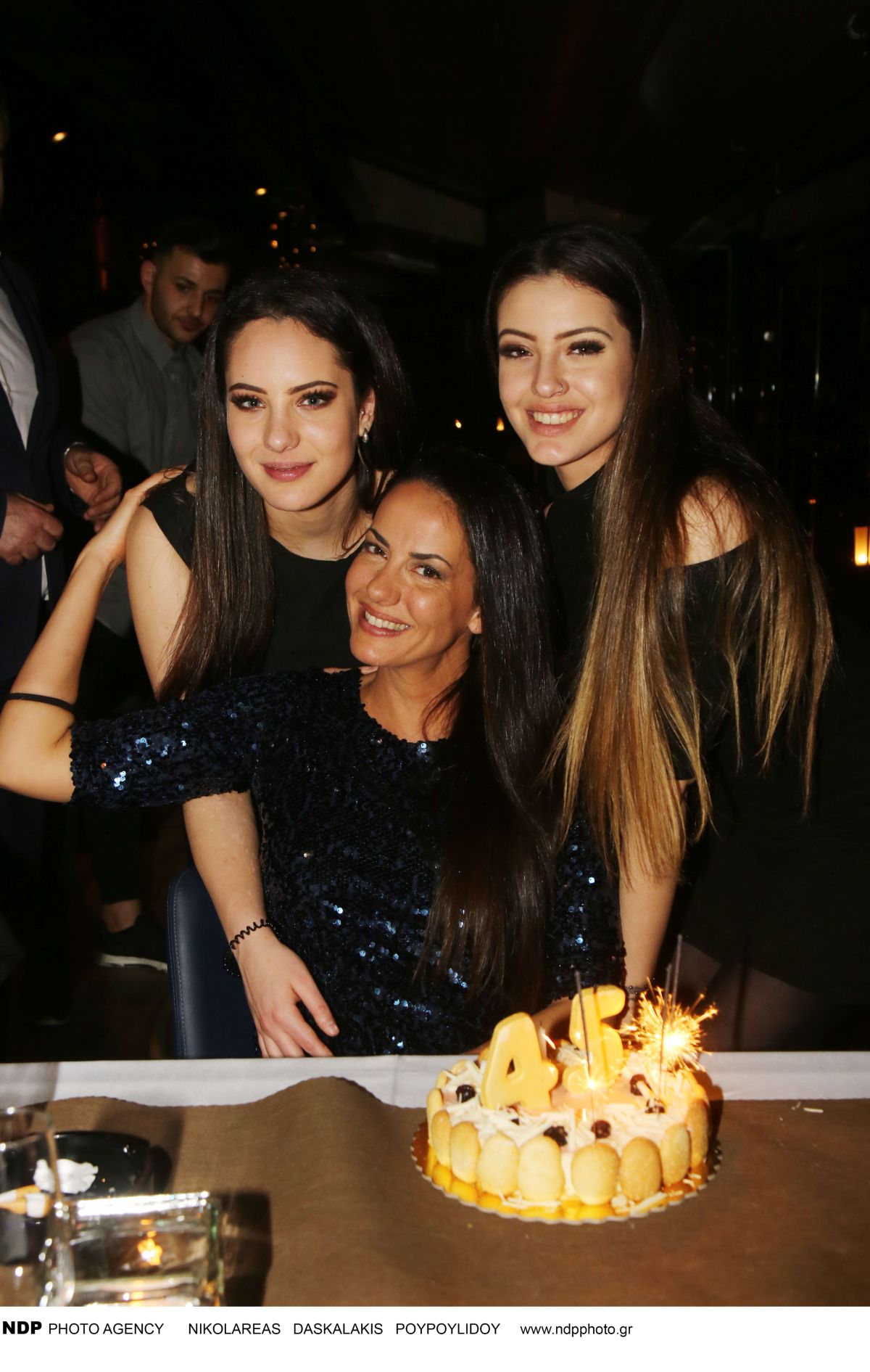 Η Δανάη Λιβιεράτου με τη μαμά της Εύη Αδάμ και την αδερφή της, Νεφέλη