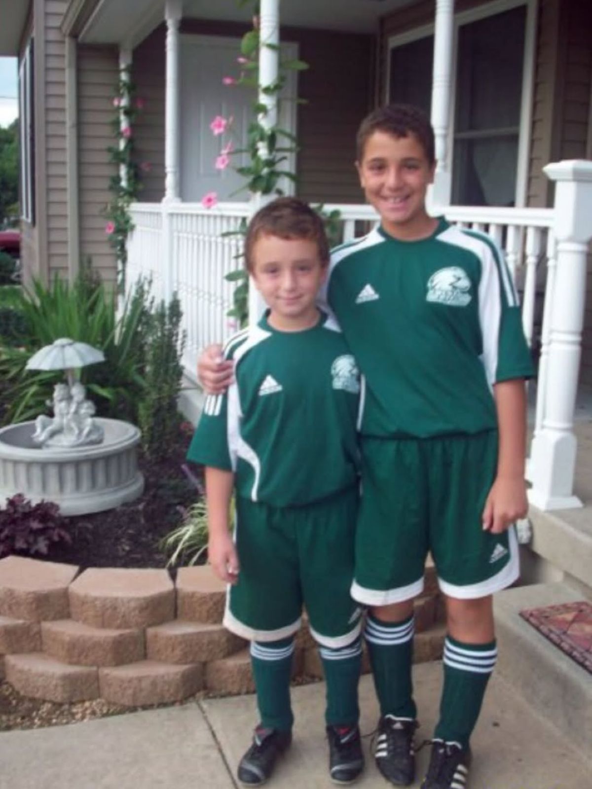 Gio Kay αδερφός