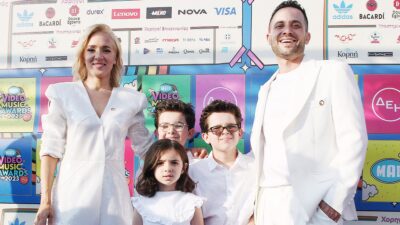 Η Καλομοίρα με τον Γιώργο Μπούσαλη και τα παιδιά τους