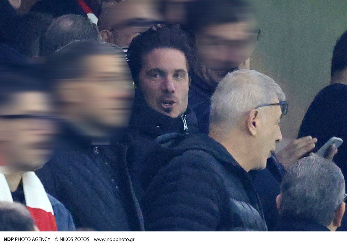 Ο Νίκος Οικονομόπουλος στο γήπεδο