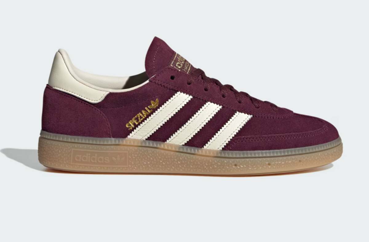 Aυτό το χρώμα στα sneakers κάνει ακόμα και την πιο casual εμφάνιση να δείχνει πολυτελής