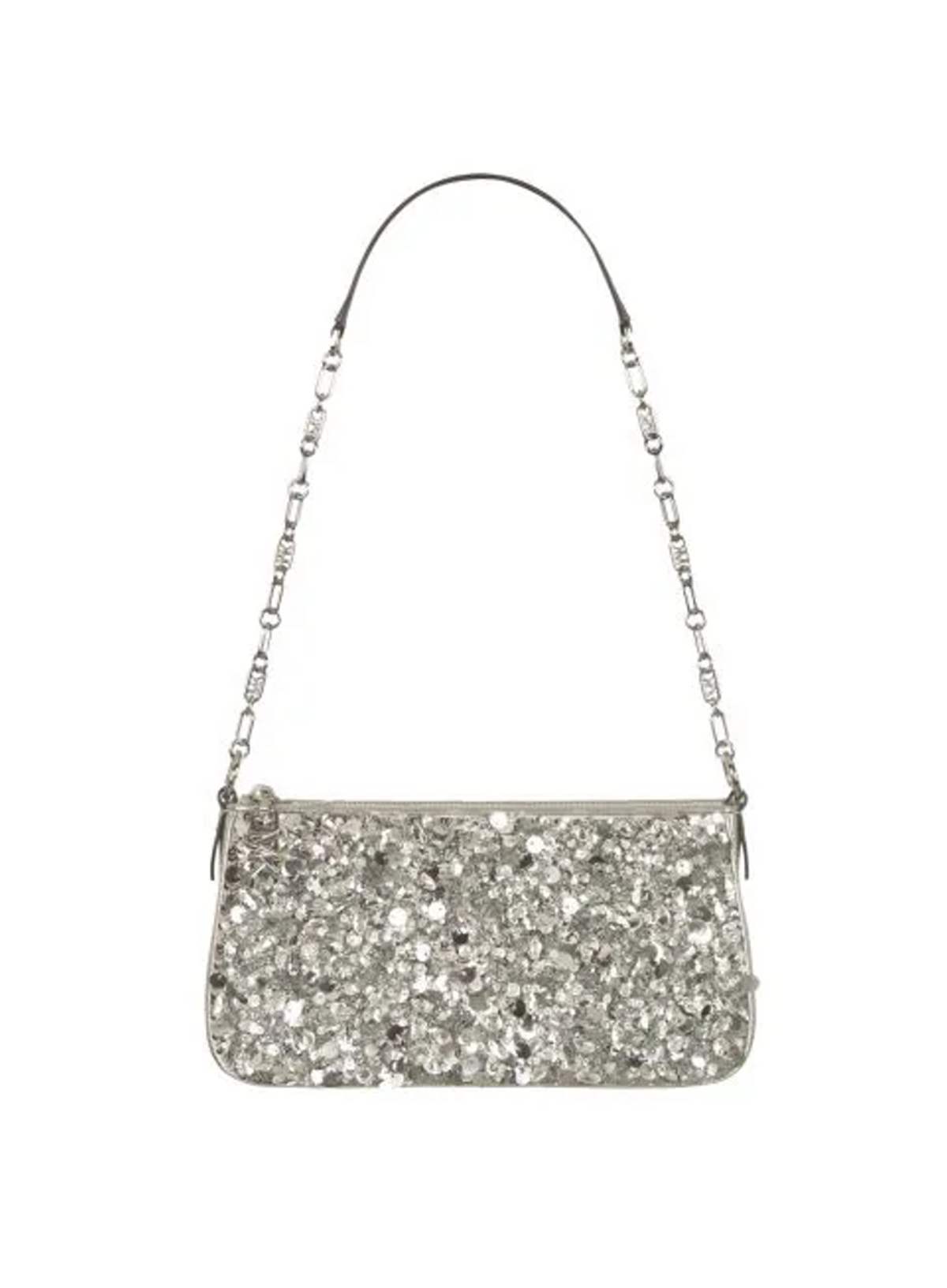 Η Χριστίνα Μπόμπα στη Βιέννη με all-time classic φόρεμα - Σώζει κάθε βραδινή εμφάνιση