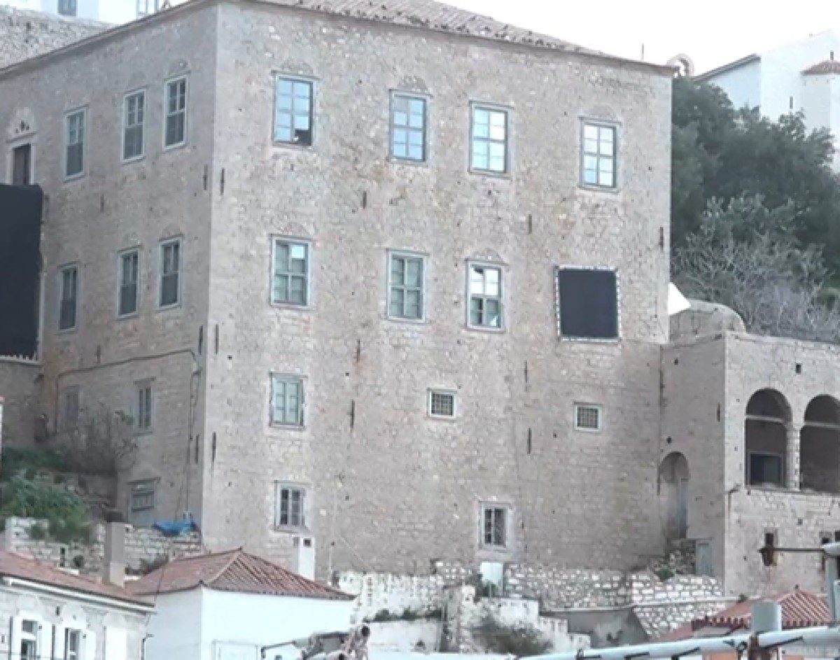 Ο Brad Pitt στην Ύδρα