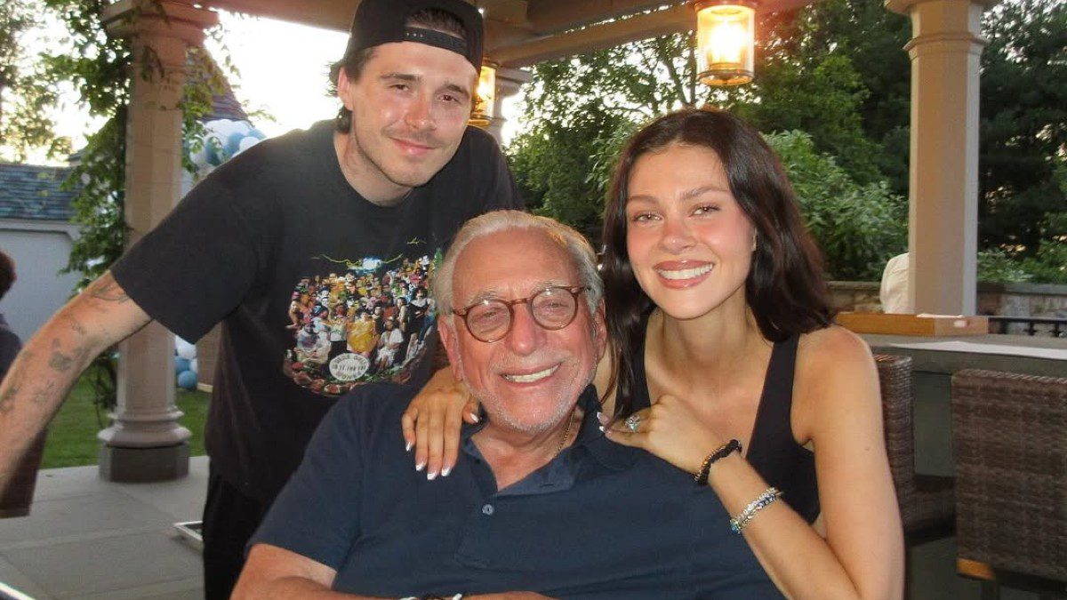 Η Νίκολα Πέιτζ με τον Μπρούκλιν Μπέκαμ και τον πατέρα της