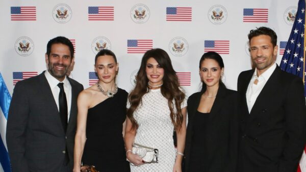 Μελάνια Τραμπ: Πρεμιέρα για το ντοκιμαντέρ της - Λαμπερές παρουσίες στο Κέντρο Αθηνών