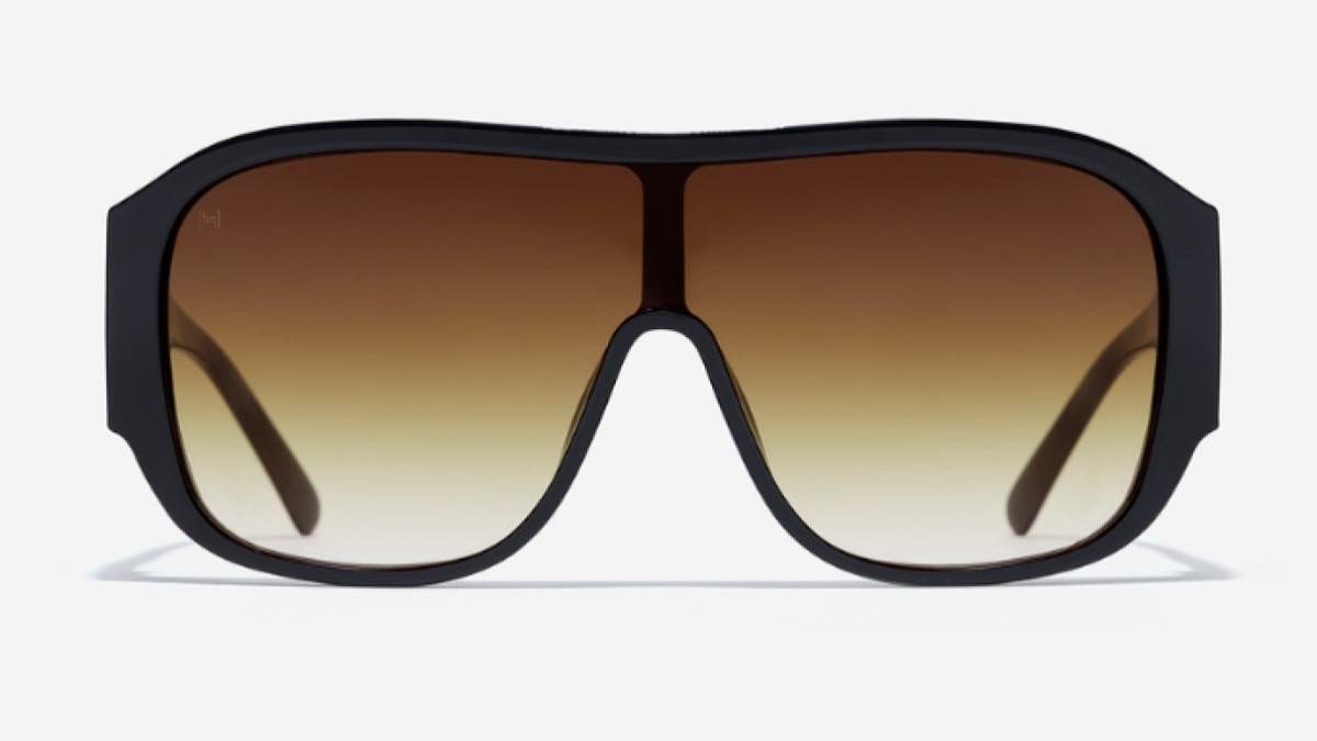 Αυτό το «ντεμοντέ» αξεσουάρ κάνει τώρα κάθε ντύσιμο να φαίνεται πιο ακριβό