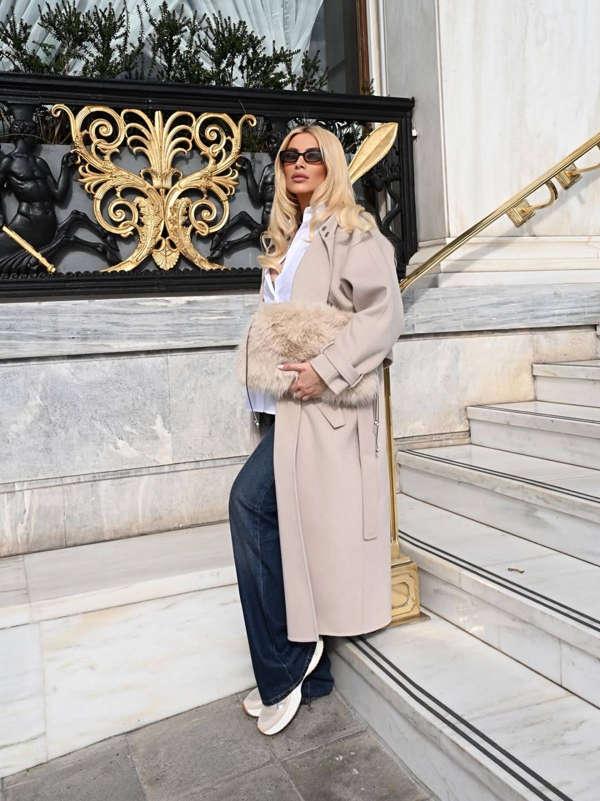 Η Κατερίνα Καινούργιου σε έξοδό της