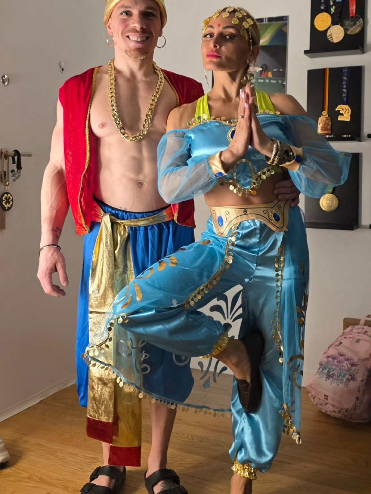 Λευτέρης Πετρούνιας Βασιλική Μιλλούση απόκριες