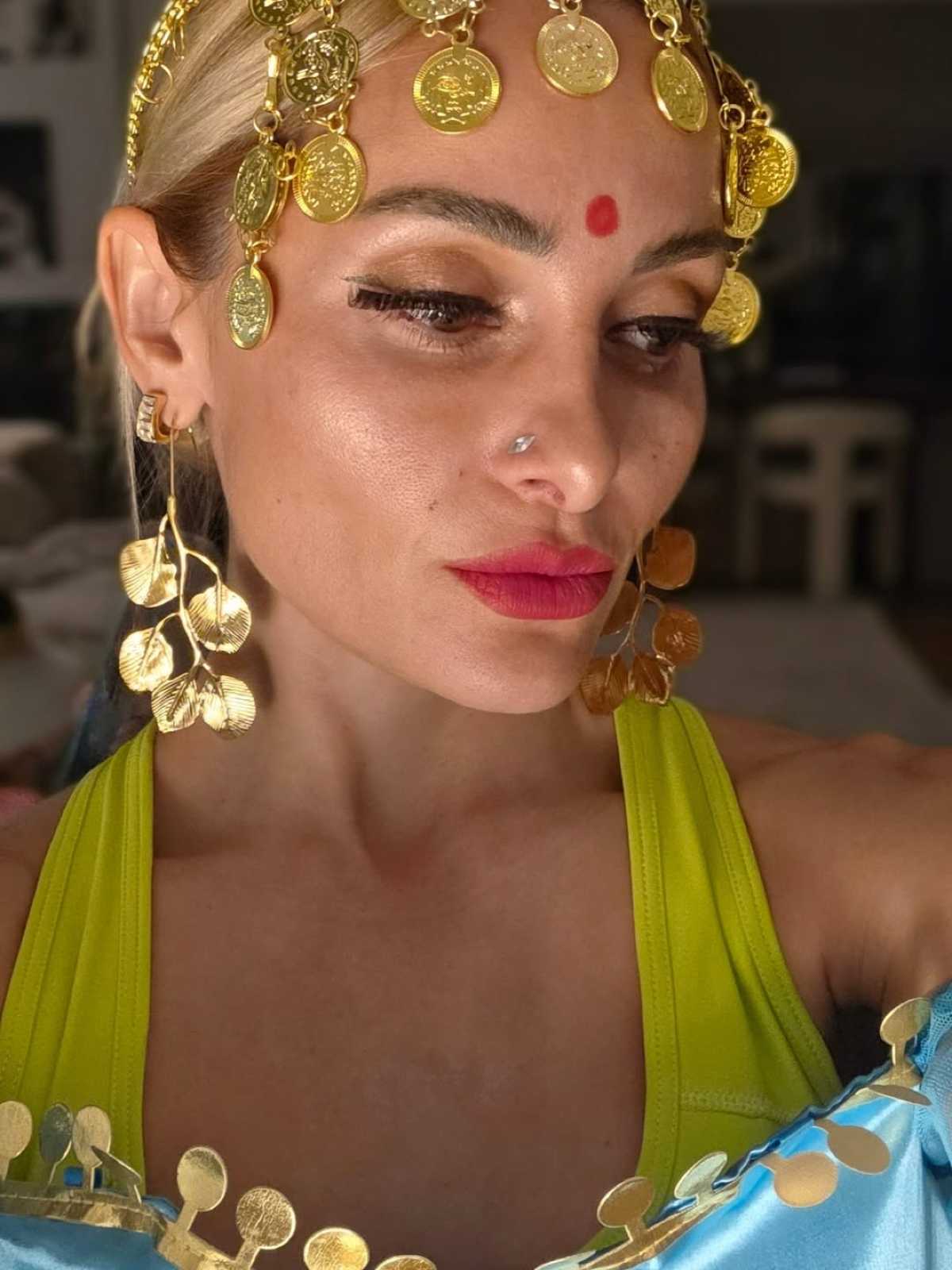 Λευτέρης Πετρούνιας Βασιλική Μιλλούση απόκριες