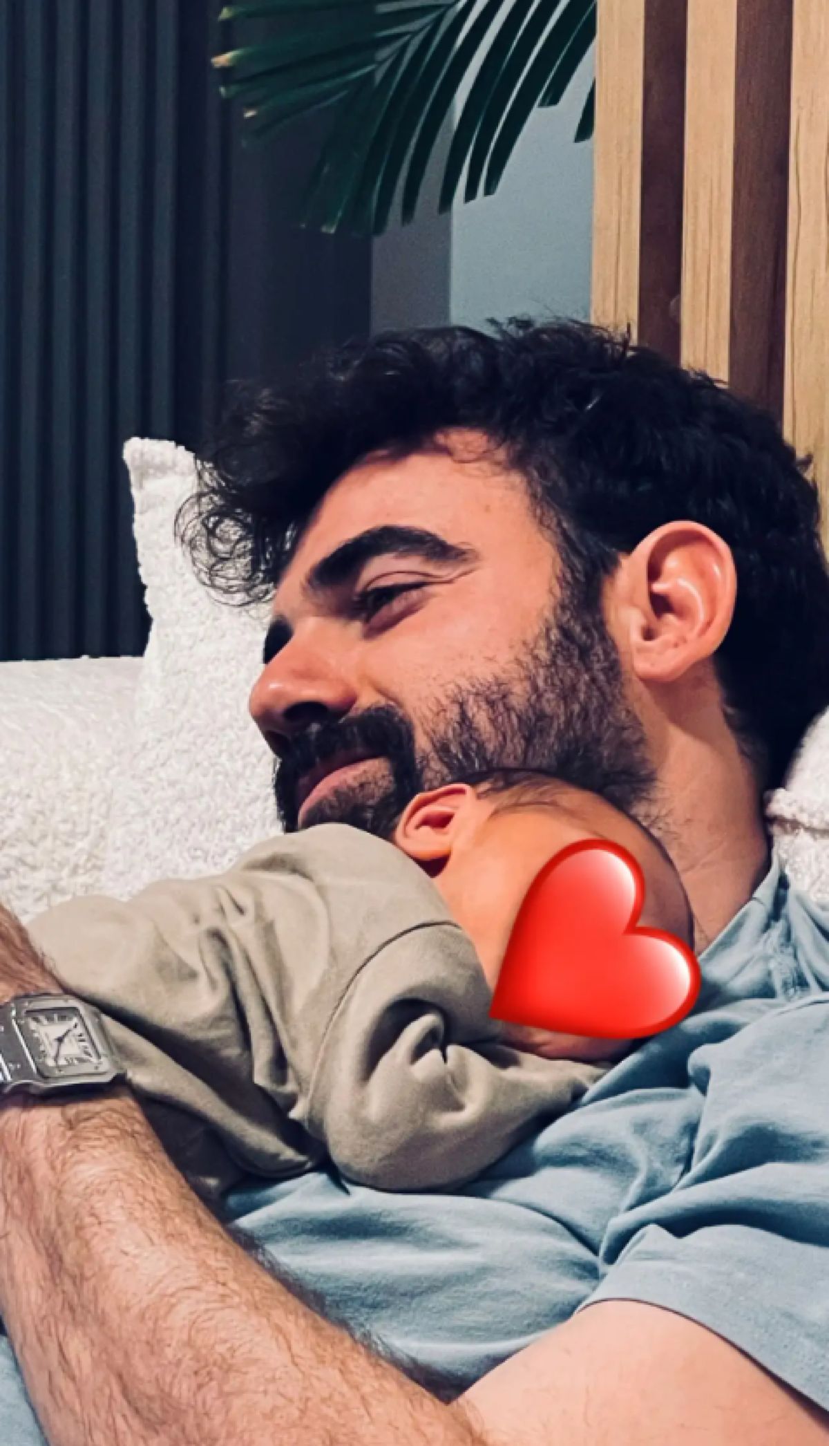 Ο Νίκος Πολυδερόπουλος με τον γιο του 