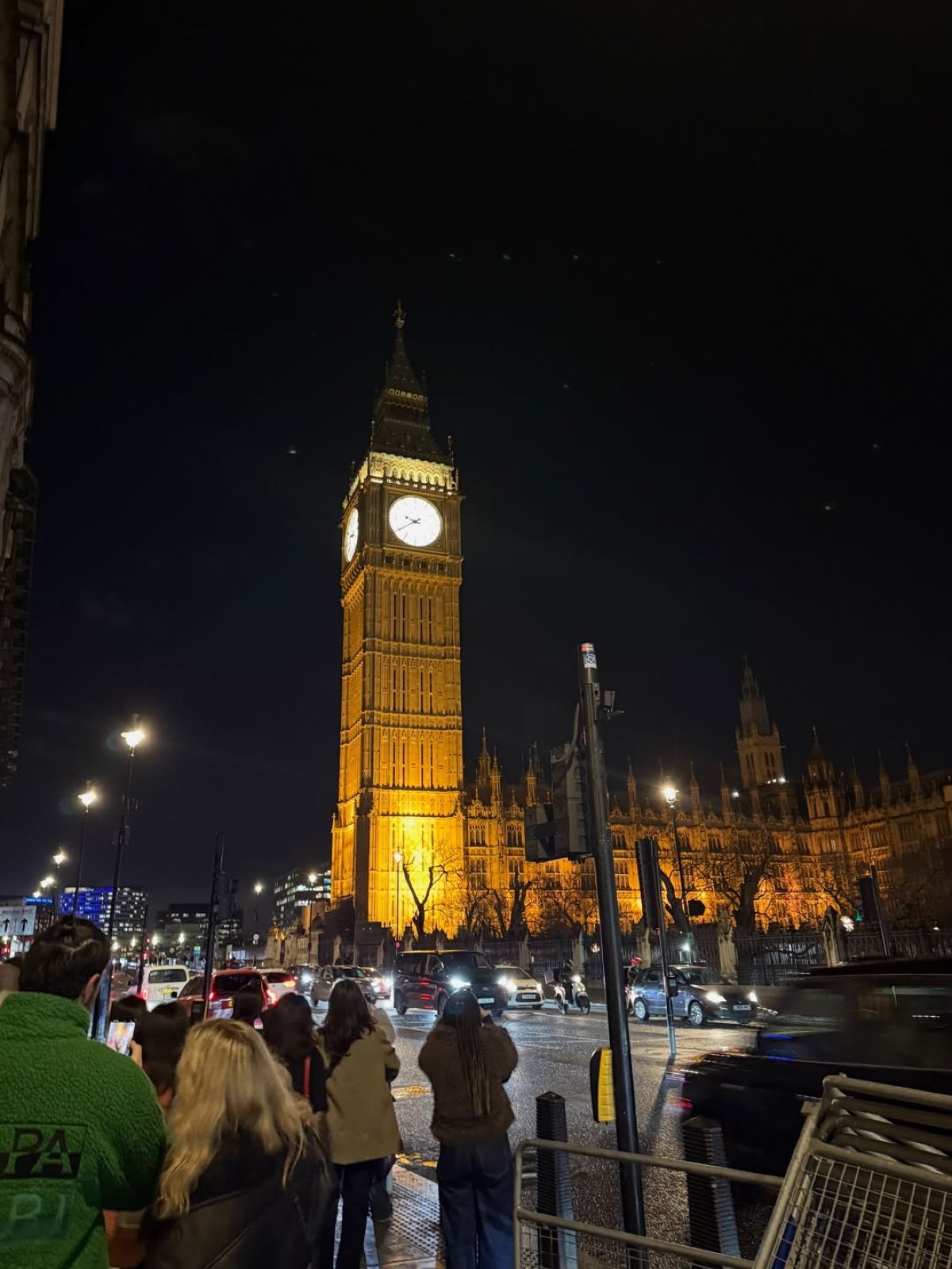 Η Ντορέττα Παπαδημητρίου μαζί με τους γιους της και τον Γιώργο Γεροντιδάκη στο Λονδίνο