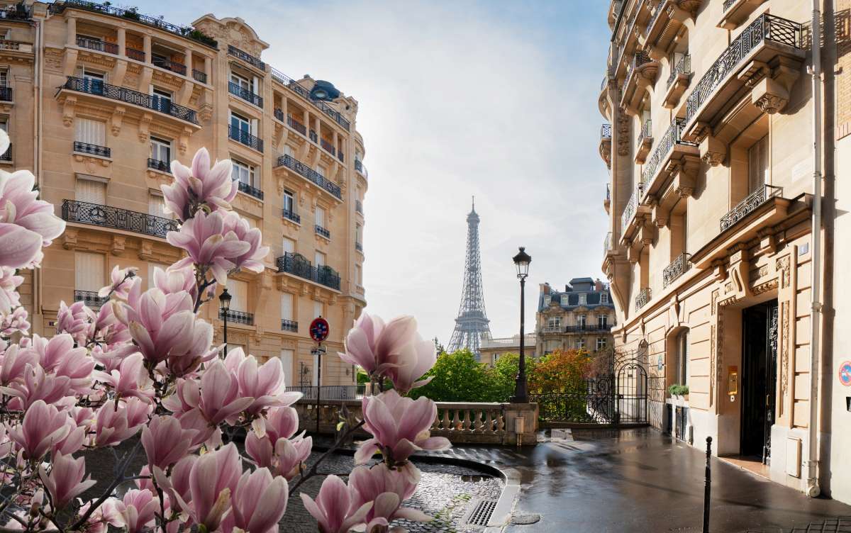 Ο Τάσος Δούσης προτείνει παρίσι