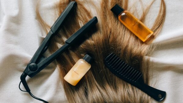 Styling μαλλιών με εργαλεία