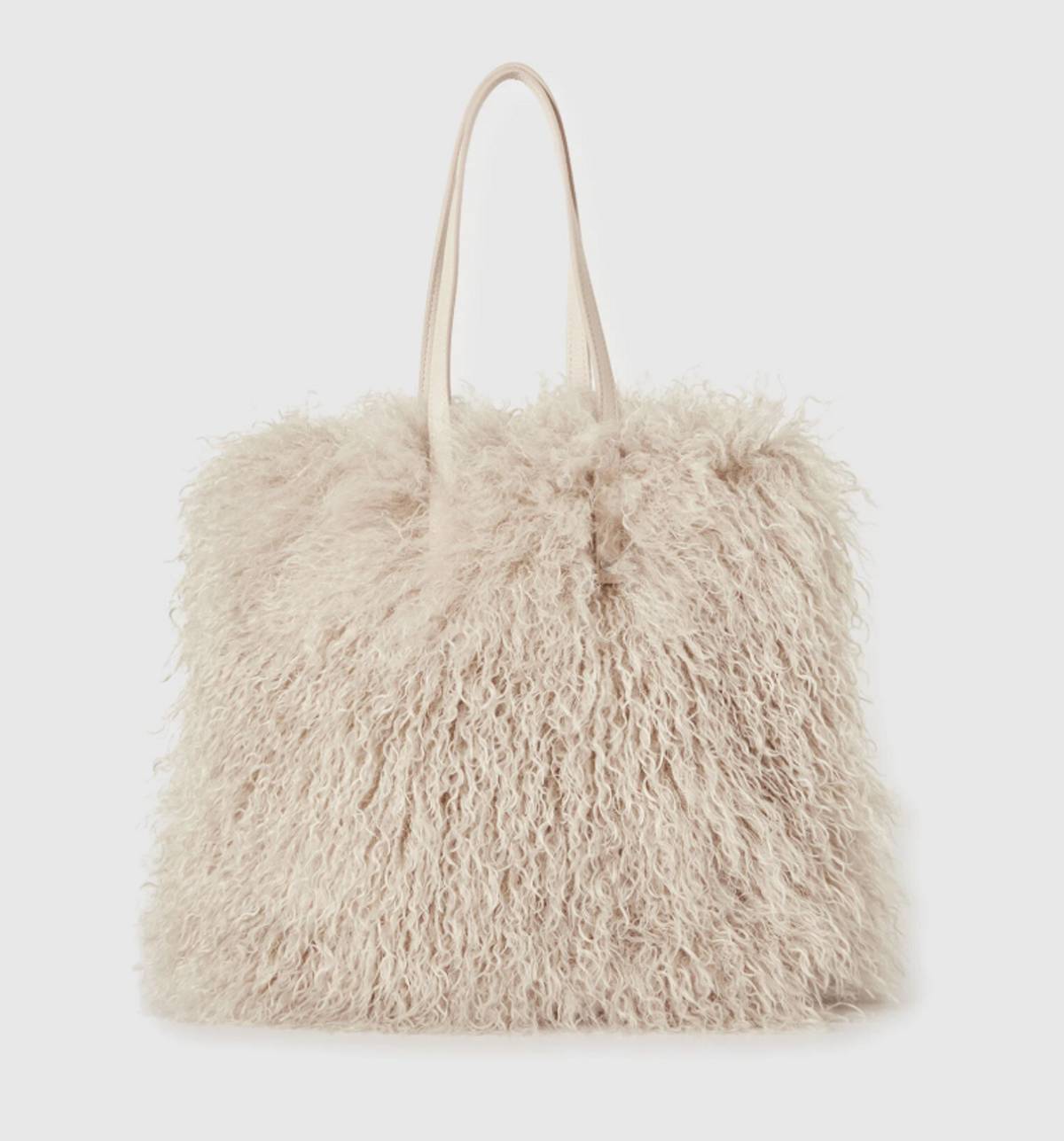 Ούτε καπέλο, ούτε κασκόλ: Η Κατερίνα Καινούργιου με το αξεσουάρ που δείχνει ακριβό