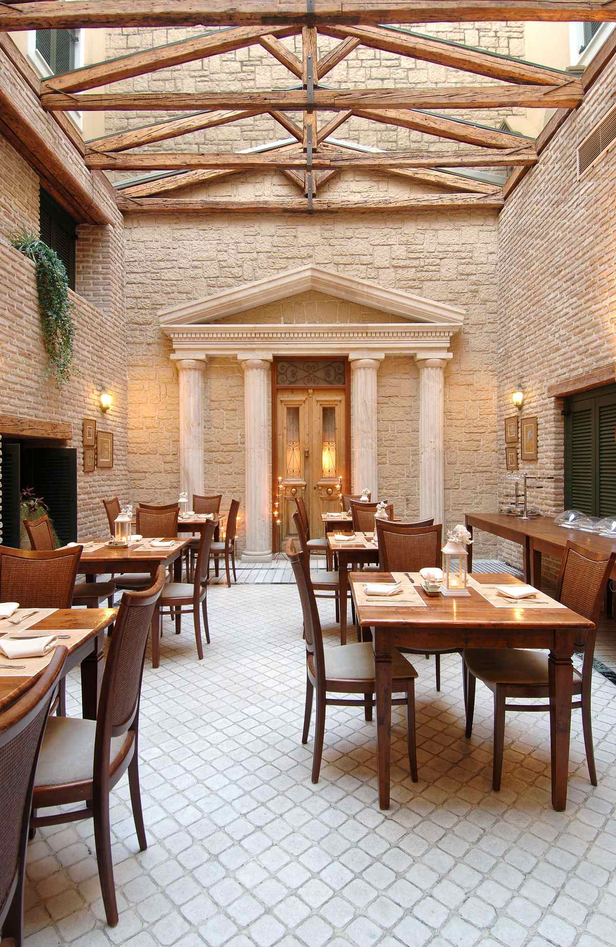 Ξενοδοχείο Βυζαντινό: Ο λόγος που ταξιδεύουν στην Πάτρα για να μείνουν σε αυτό