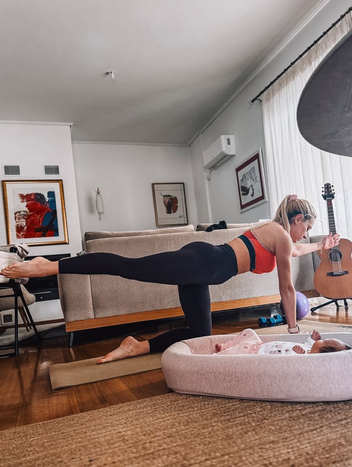 Η Κάτια Μάνου κάνει γυμναστική