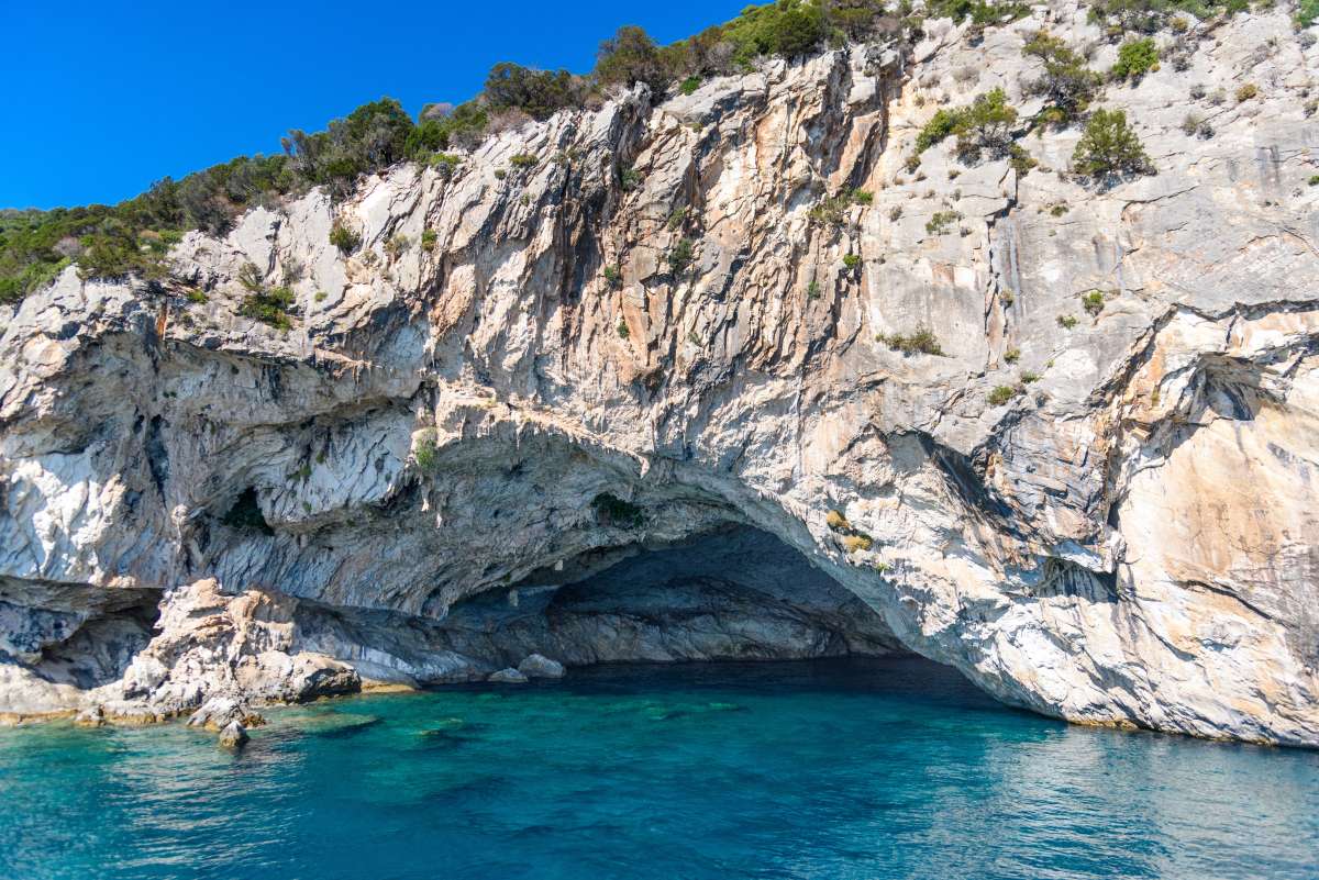 Σπήλαιο Παπανικολή Μεγανήσι