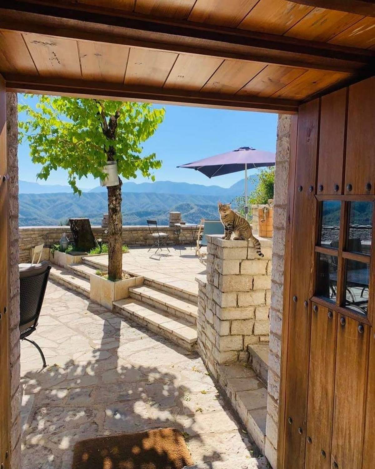 Επέκεινα Χώρα