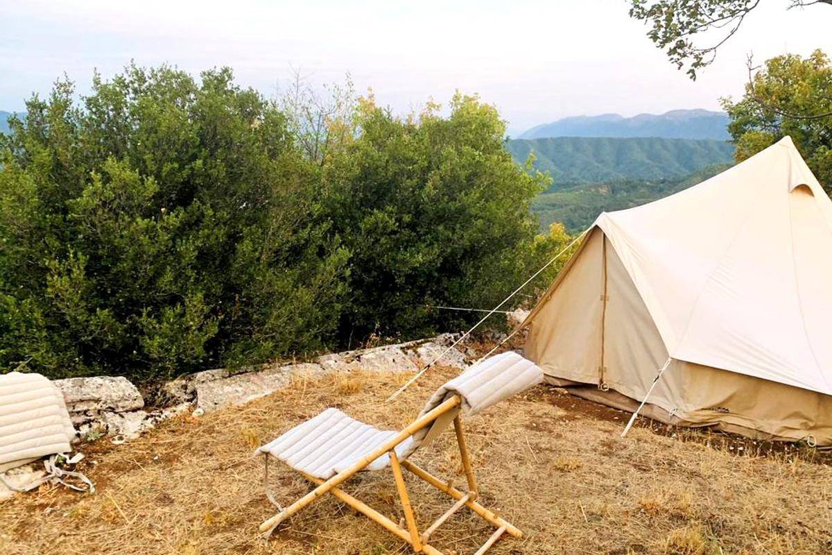 Επέκεινα Χώρα