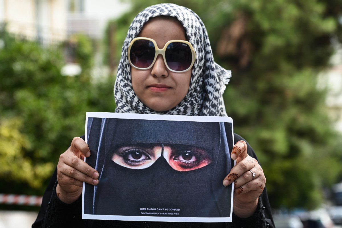 Αφγανιστάν: Νόμος - φρίκη από τους Ταλιμπάν! Νόμιμο το ξύλο στις γυναίκες αρκεί να μην τους σπάνε τα κόκκαλα