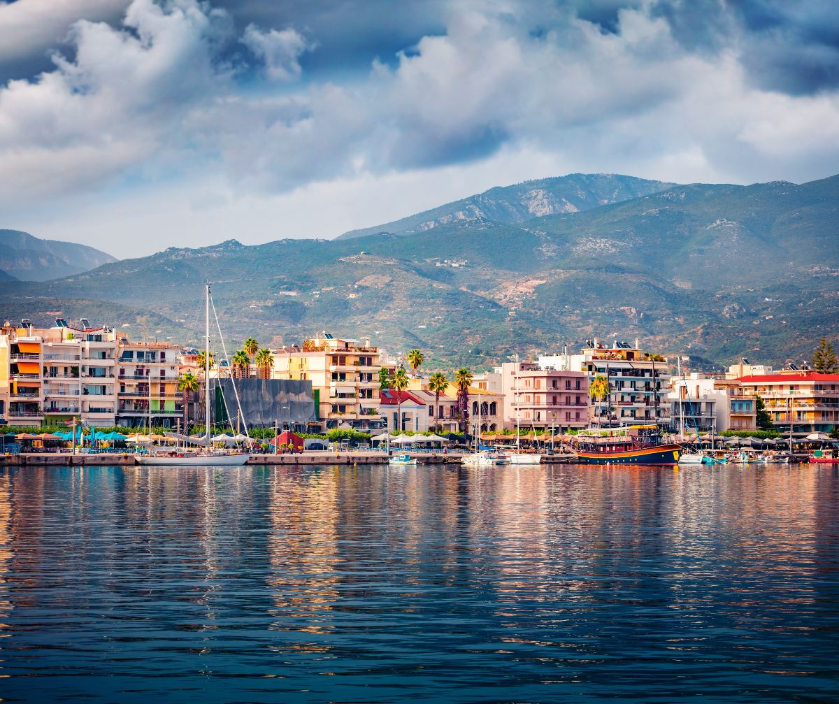 Καλαμάτα: Ήλιος, θάλασσα και μεσσηνιακή φιλοξενία