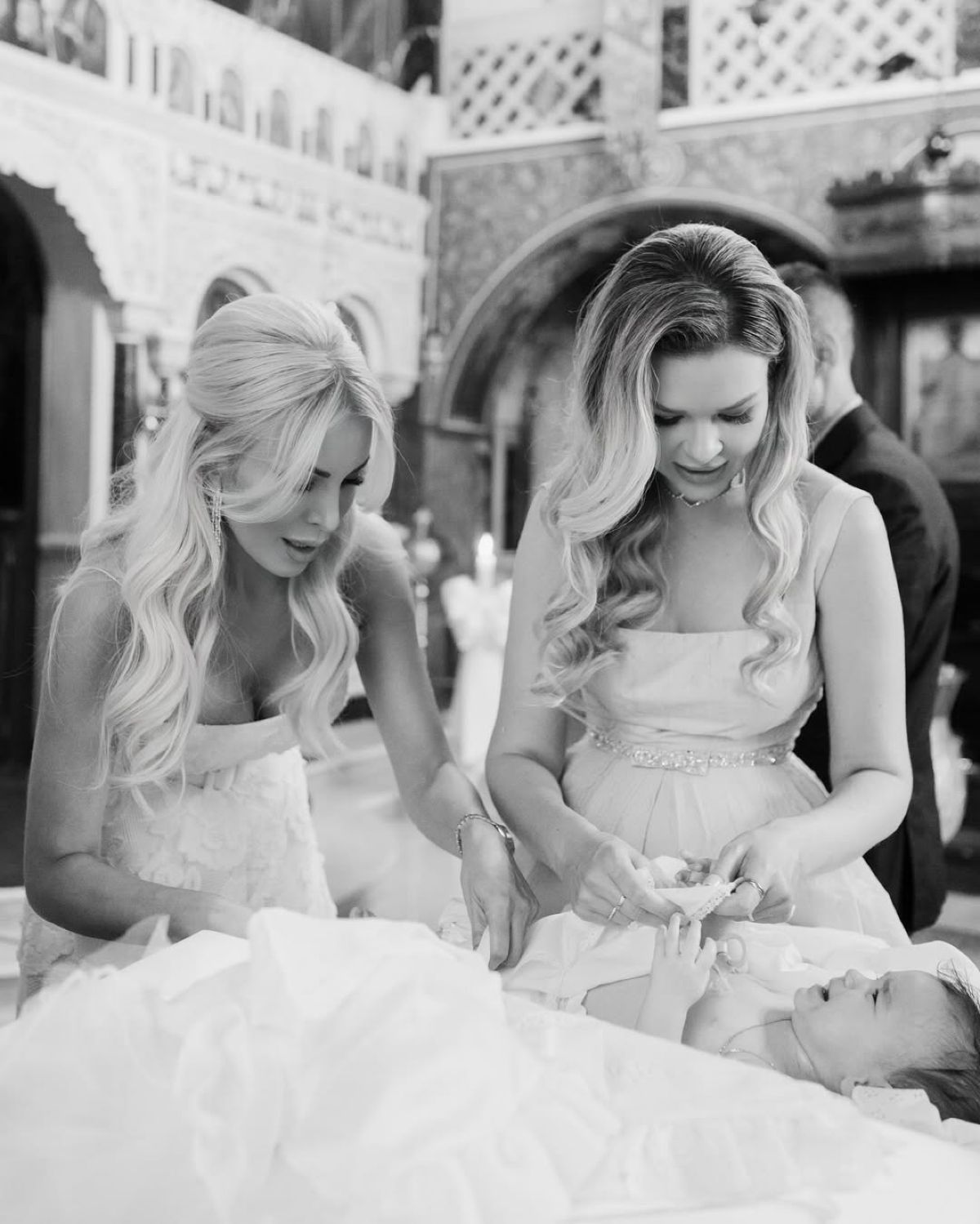 Πωλίνα Νιάρχου, Κατερίνα Καινούργιου