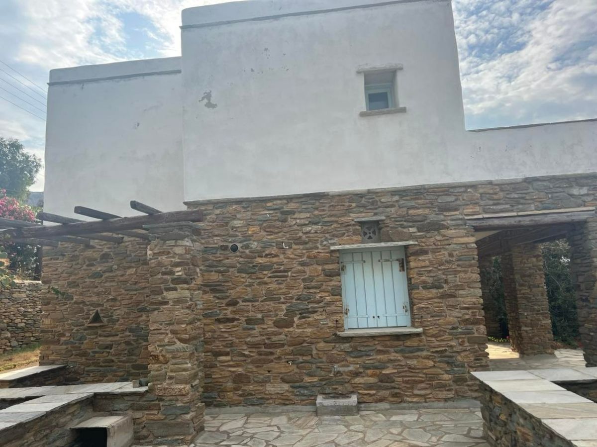 Γιώργος Λιάγκας: Σωστό παλάτι το ανακαινισμένο σπίτι του στην Τήνο (Φωτογραφίες)