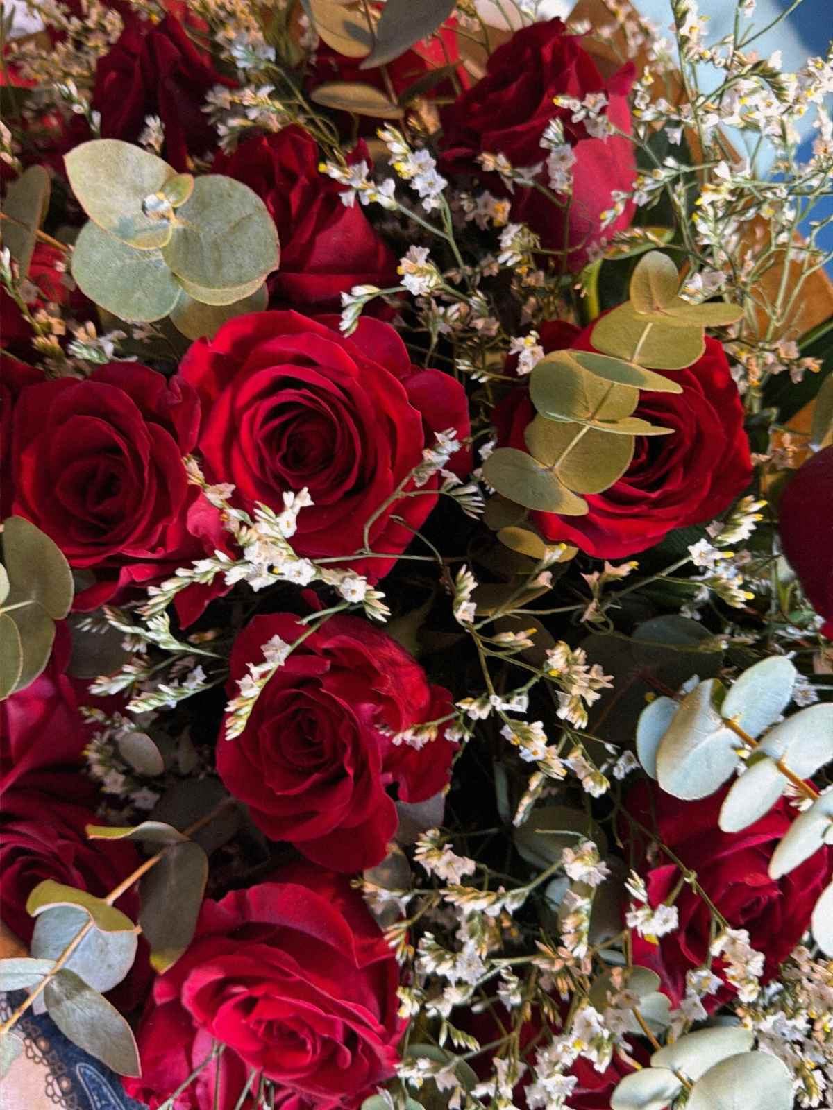 Τα λουλούδια που έλαβε η Φωτεινή Πετρογιάννη για τα γενέθλιά της