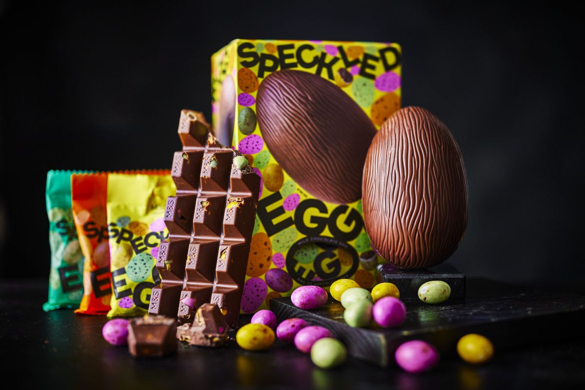 ΤΑ ΠΑΣΧΑΛΙΝΑ ΤΗΣ M&S FOOD ΓΙΝΟΝΤΑΙ VIRAL – ΕΠΙΣΤΡΕΦΟΥΝ ΤΑ BESTSELLERS ΚΑΙ ΕΡΧΟΝΤΑΙ ΝΕΕΣ ΑΠΟΛΑΥΣΤΙΚΕΣ ΠΡΟΤΑΣΕΙΣ