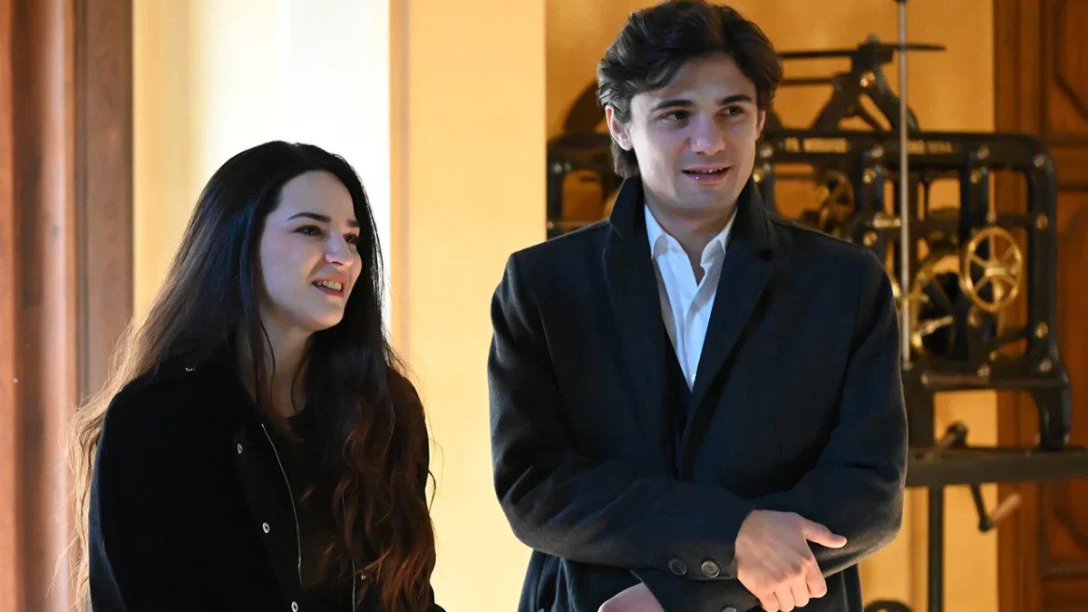 Να μ'αγαπάς Άννα Λευτέρης