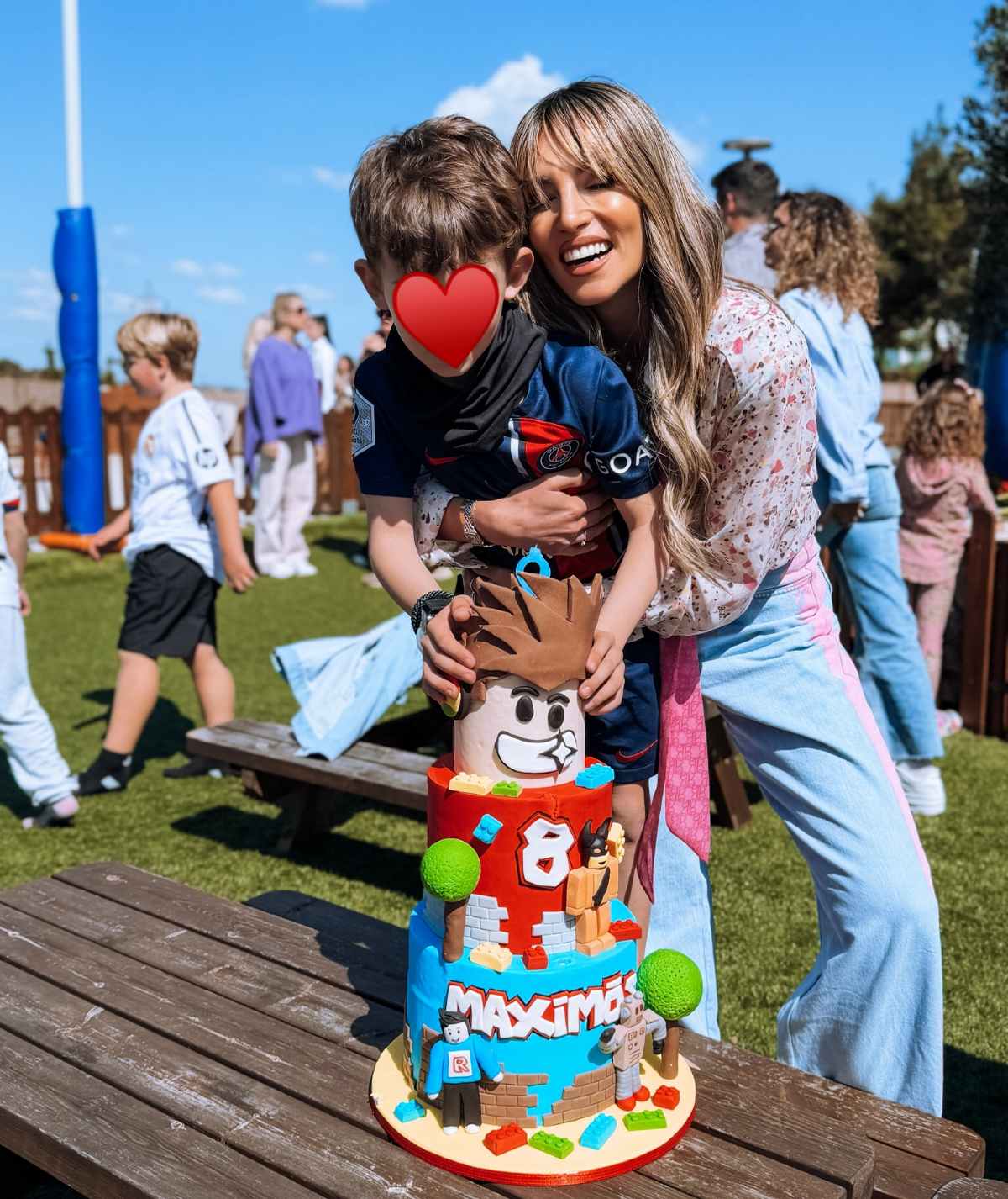 Η Αθηνά Οικονομάκου με τον γιο της, Μάξιμο