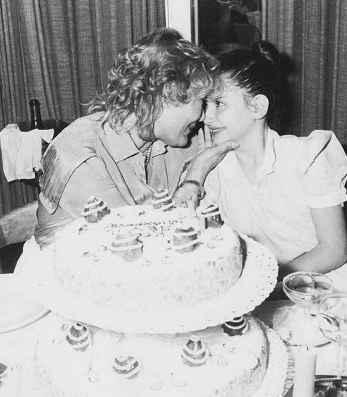 Η Κικίτσα από τις φτωχογειτονιές της Θεσσαλονίκης έγινε η μεγάλη Μαρινέλλα: Αφιέρωμα στο αηδόνι του ελληνικού πενταγράμμου 