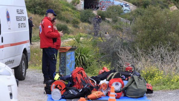 Πλάτων Σουλιώτης: Συντετριμμένοι οι γονείς του κατά την ανάσυρσή του - Βίντεο από το σημείο