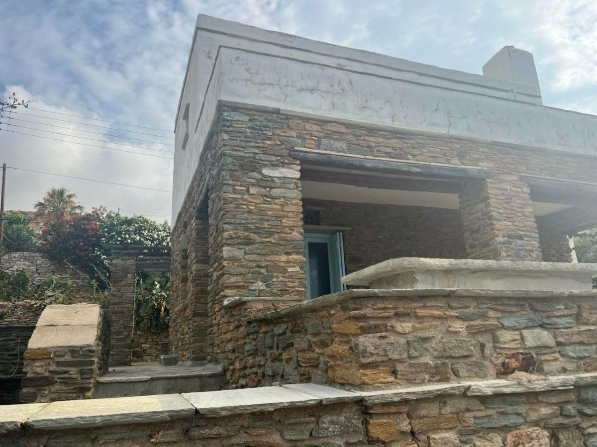 Γιώργος Λιάγκας: Σωστό παλάτι το ανακαινισμένο σπίτι του στην Τήνο (Φωτογραφίες)