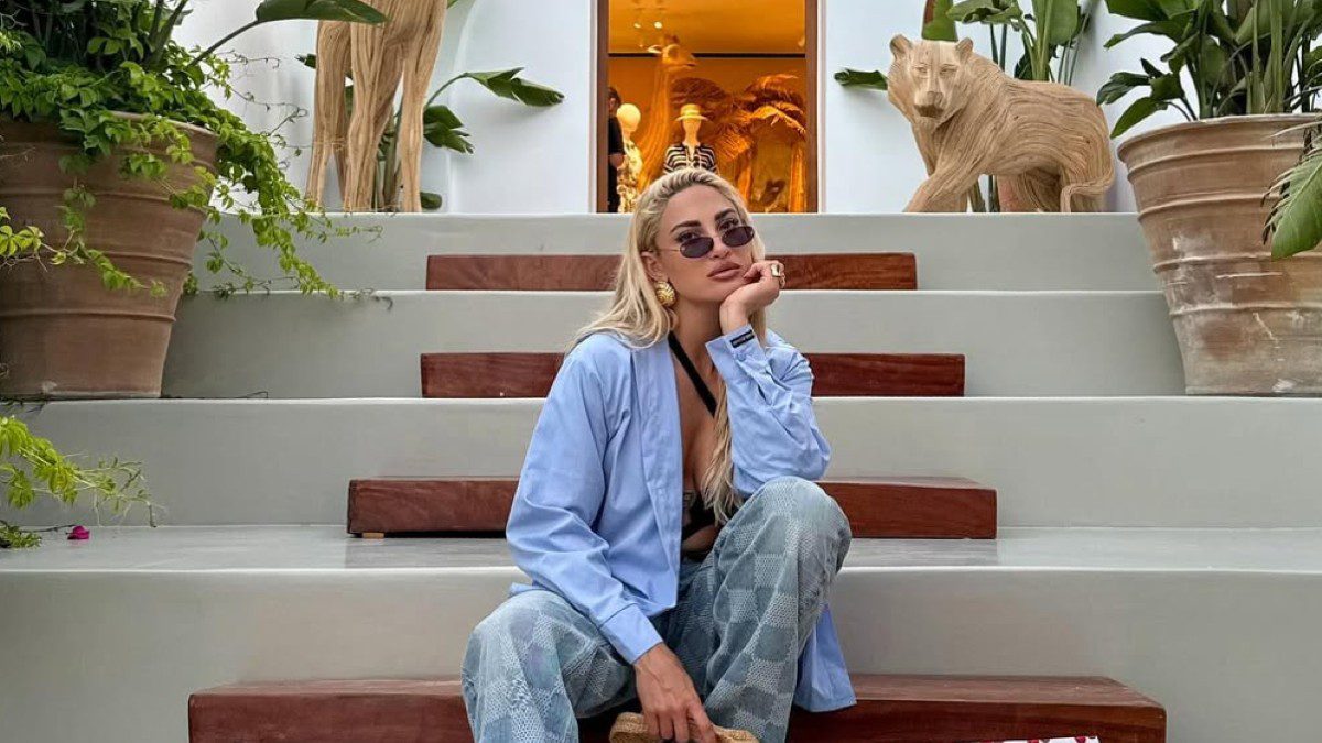 Η ιωάννα Τούνη στα μαγαζιά