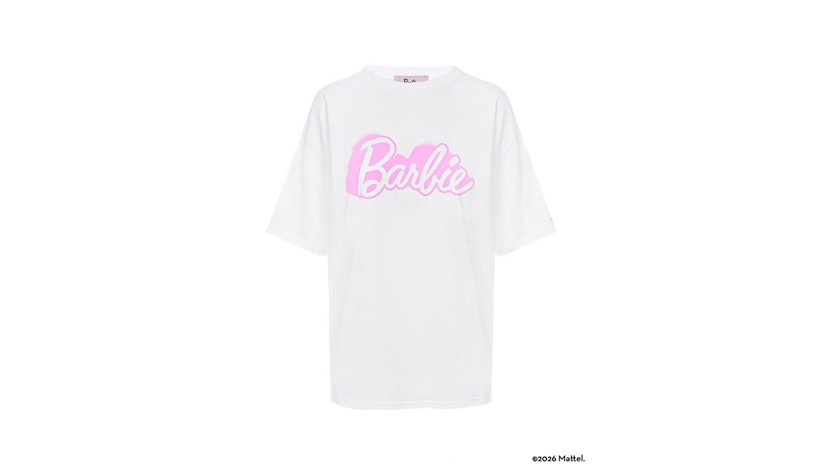 Αθηνά Οικονομάκου: Το Barbie-inspired look στο Μιλάνο και η iconic Chanel τσάντα