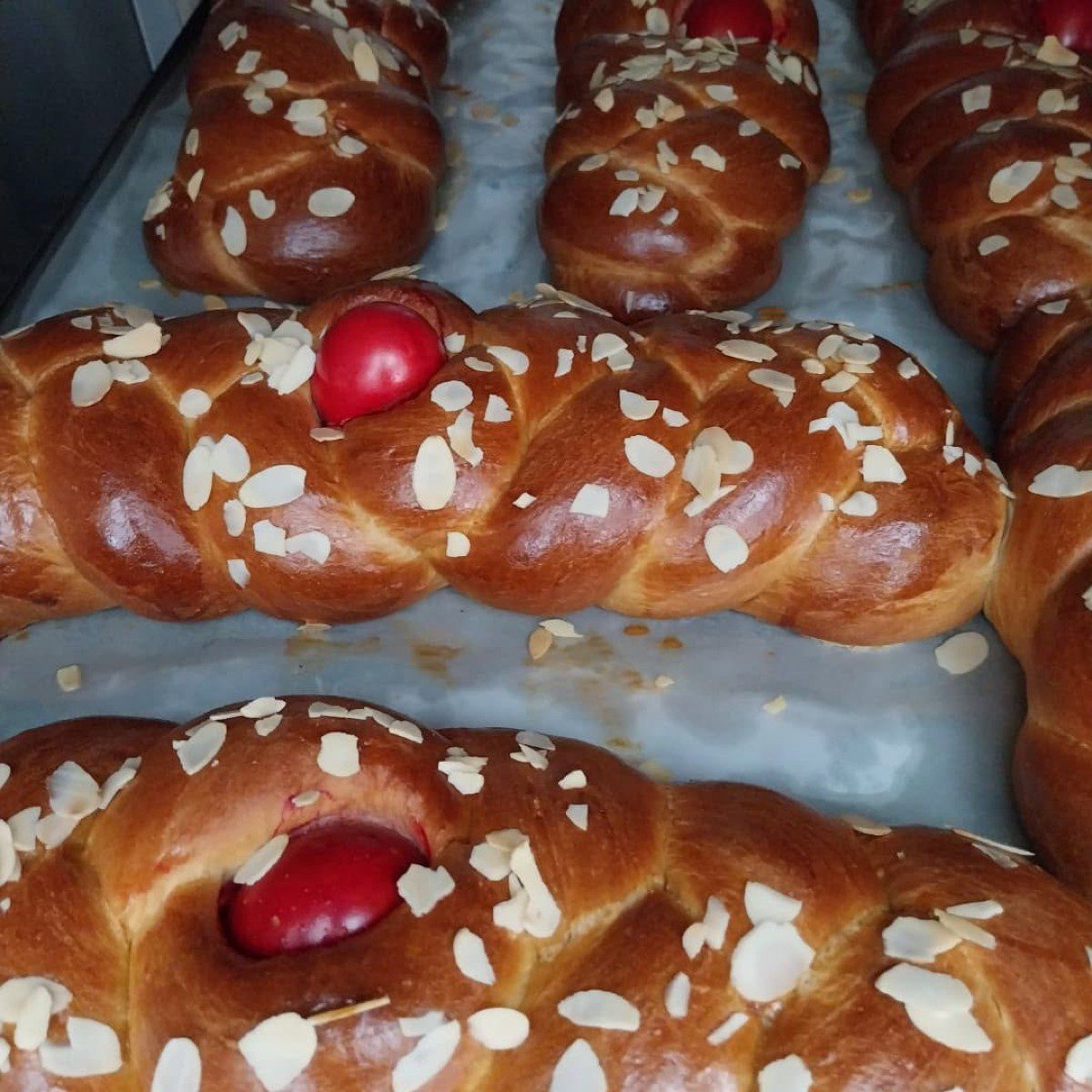 Ζαχαροπλαστείο Νούφαρα: Γλυκιά παράδοση στην καρδιά της Τήνου