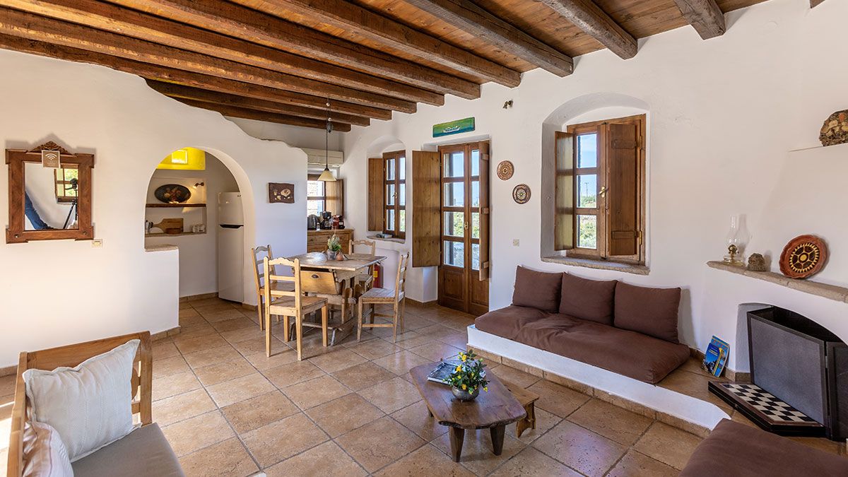 «TZOKEIKA» Traditional Settlement: Πέτρινο σκηνικό στην καρδιά της Μάνης