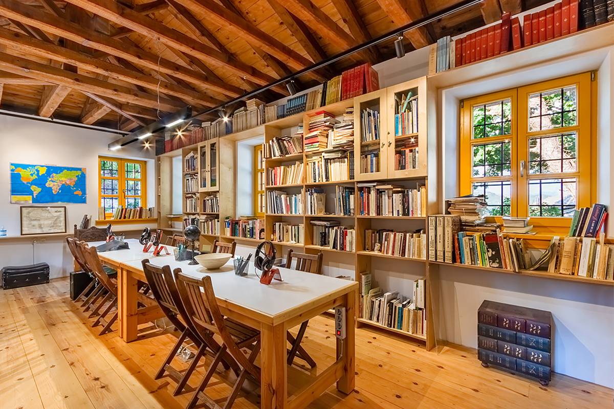 Επέκεινα Χώρα