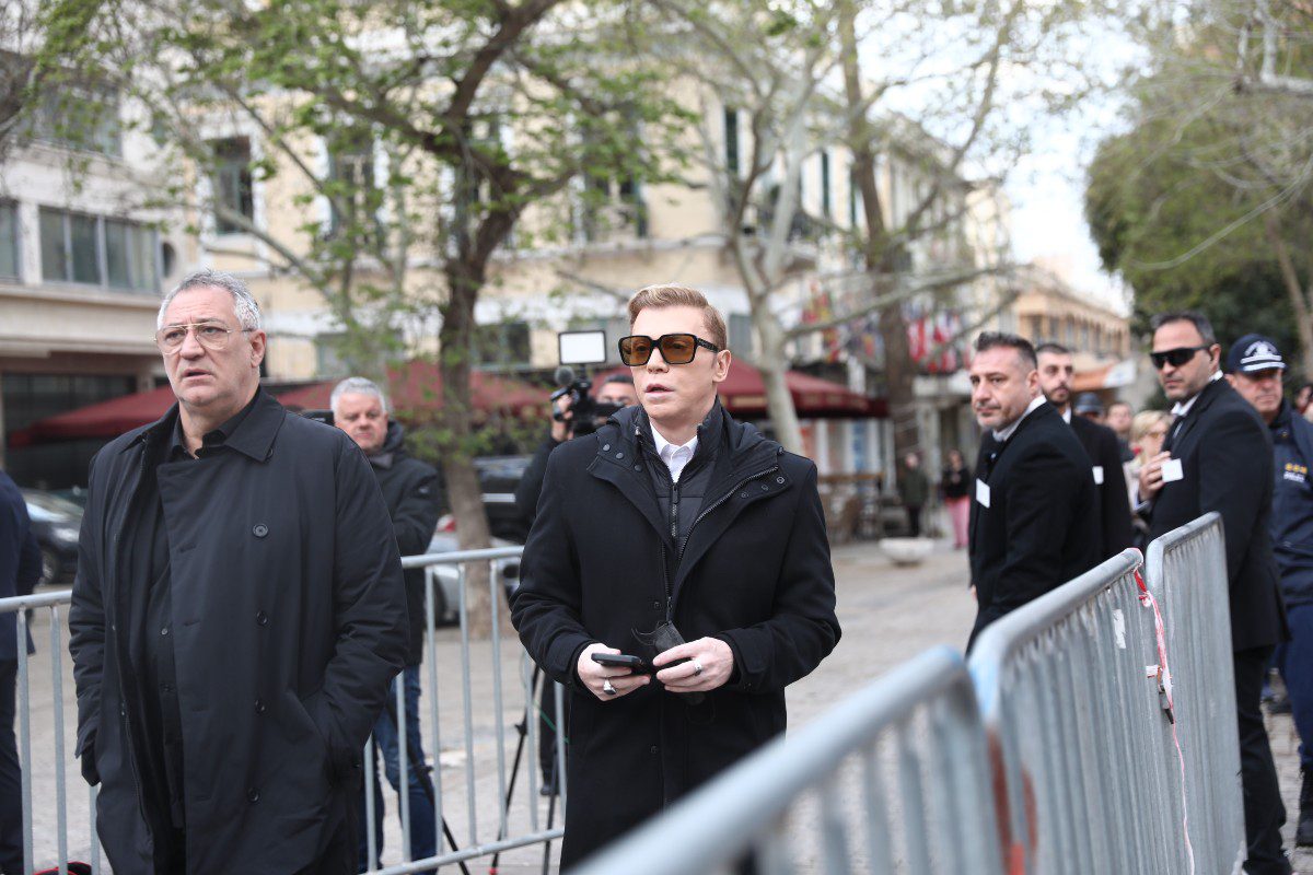 Ο Ζαχαράτος στην κηδεία της Μαρινέλλας