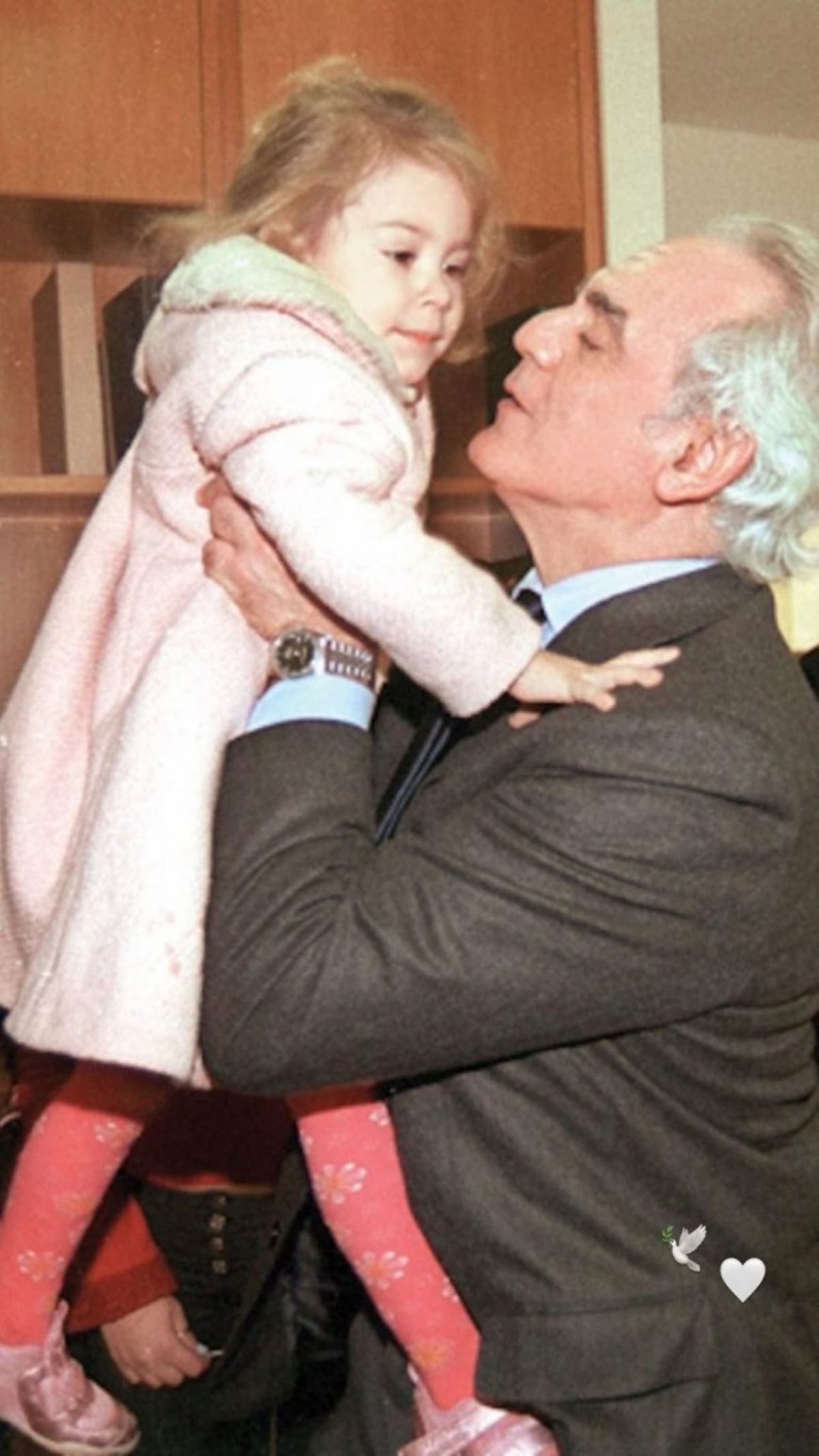 Η Κιάρα Μαρκέζη στα χέρια του Άκη Τσοχατζόπουλου