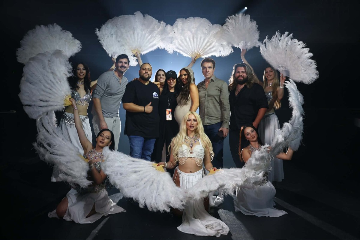 Η Ελεάνα Παπαϊωάννου με φουσκωμένη κοιλίτσα στο νέο της βίντεο κλιπ