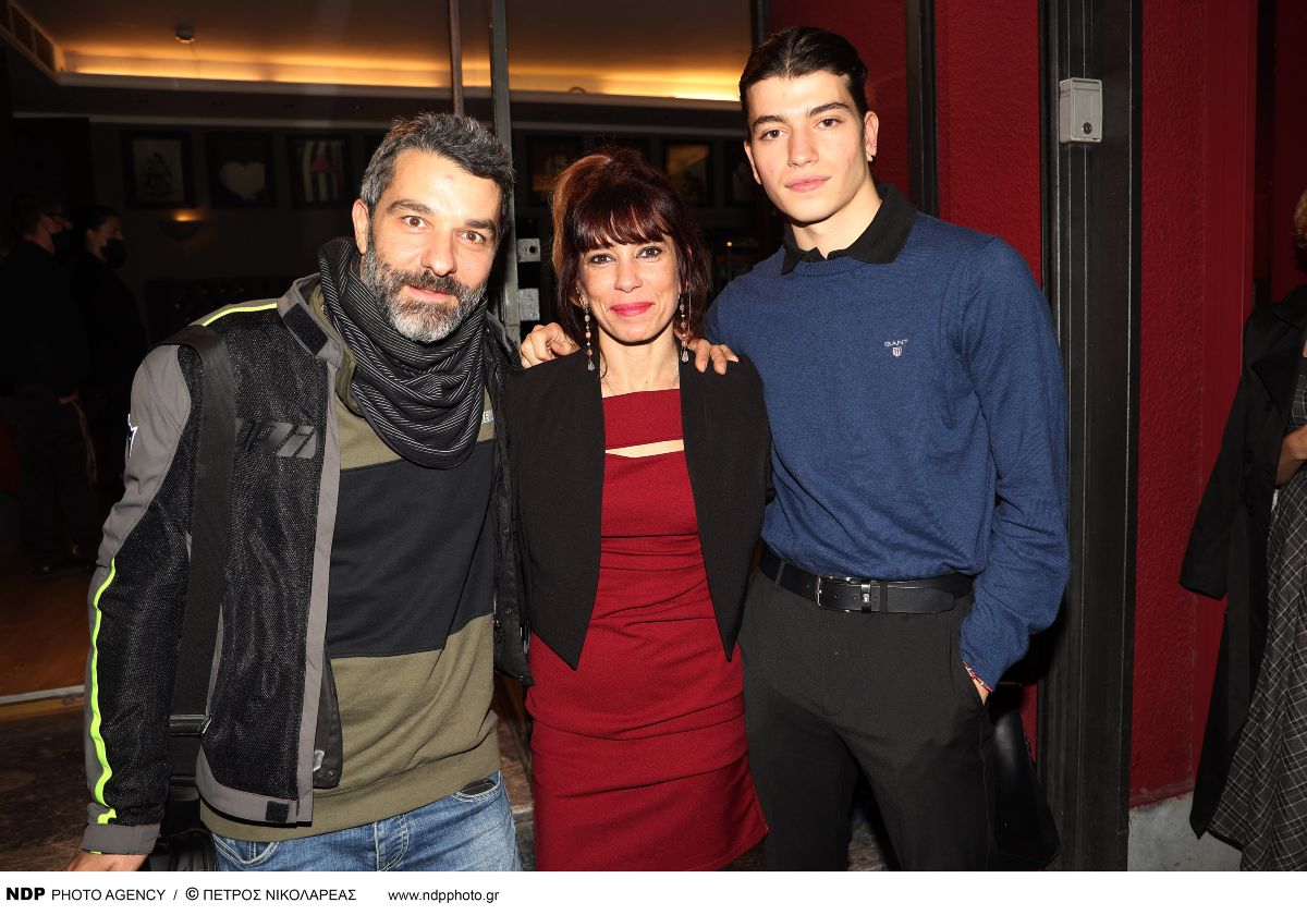 Ο Πέτρος Λαγούτης και η Μυρτώ Αλικάκη με τον γιο τους, Δημήτρη