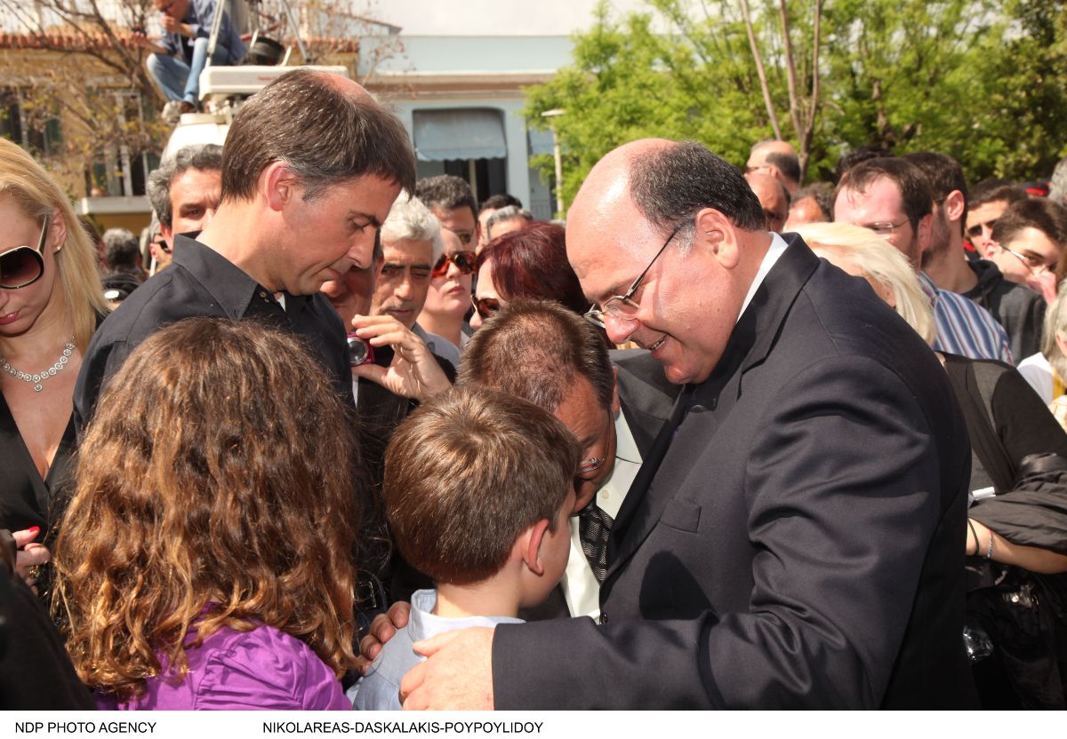 Ο Βασίλης και ο Χάρης Βέγγος με τα εγγόνια του ηθοποιού