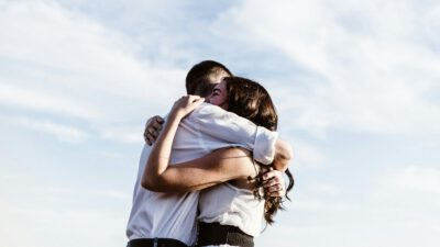 Ζώδια ζευγάρι αγκαλιάζεται